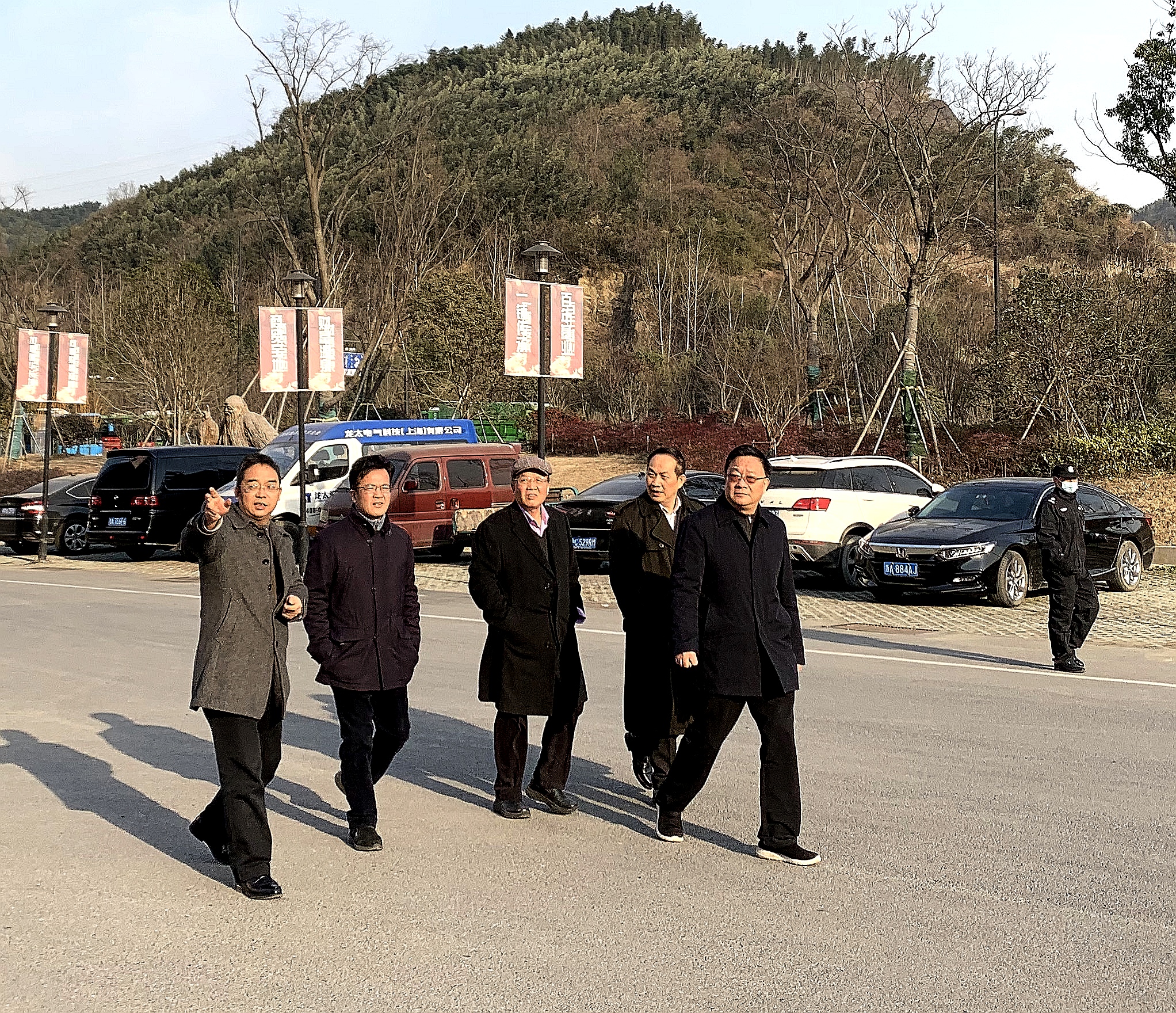 拳拳之心  殷殷之情  老向导们旅行考察88858cc永利官网长城机电市场