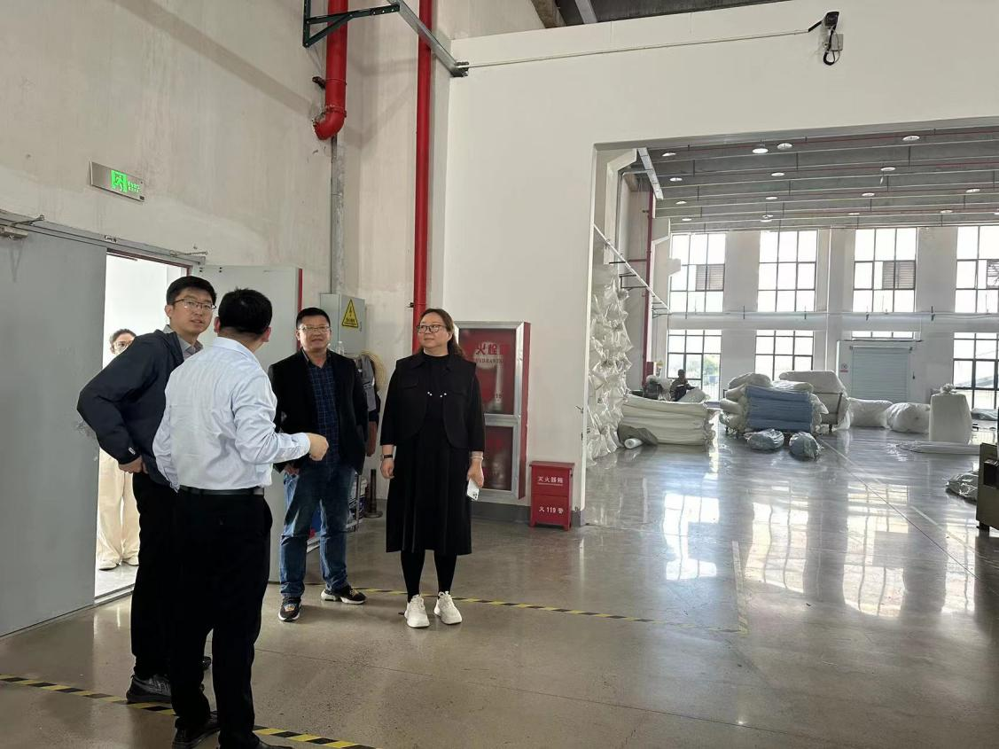 清华大学校友总会副秘书长董吉男莅临88858cc永利官网新材考察指导