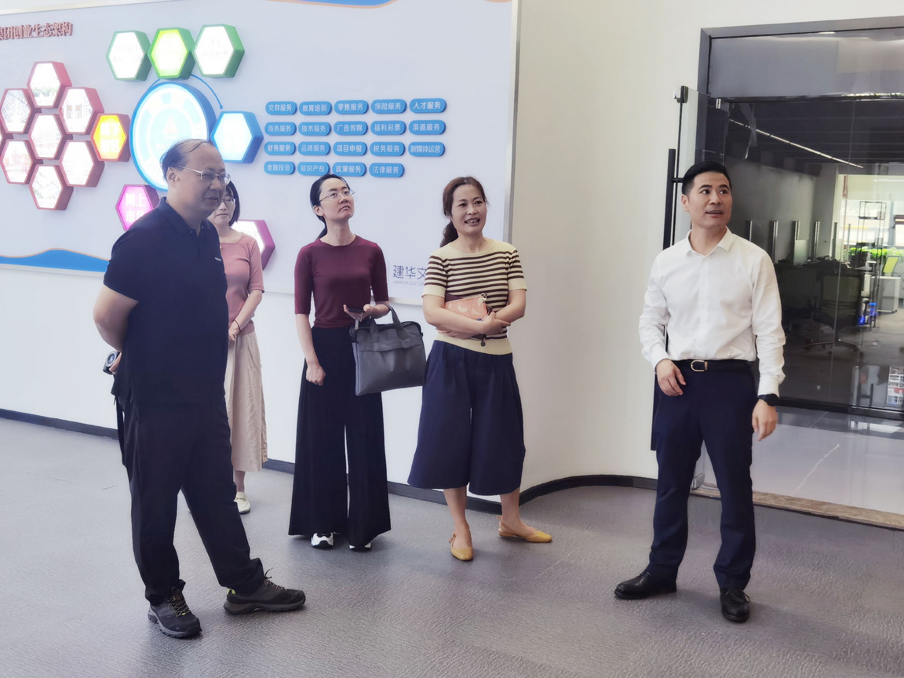 区政协副主席杨俊一行莅临88858cc永利官网文创集团调研