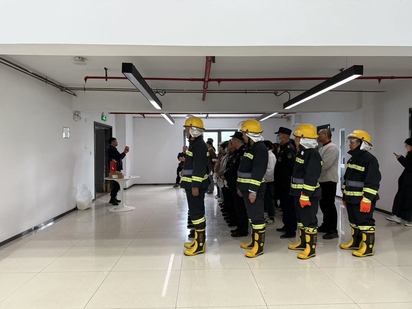以练筑“防”，提防未“燃” ——88858cc永利官网文创集团开展消防逃生清静演练
