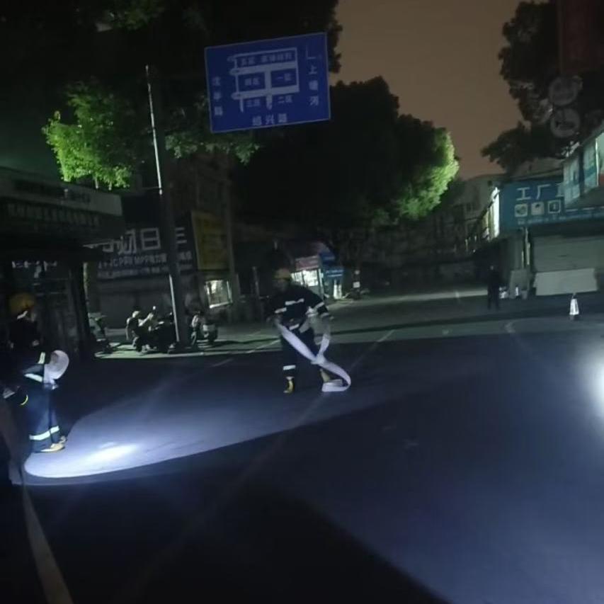 88858cc永利官网市场深夜举行突击消防演练运动
