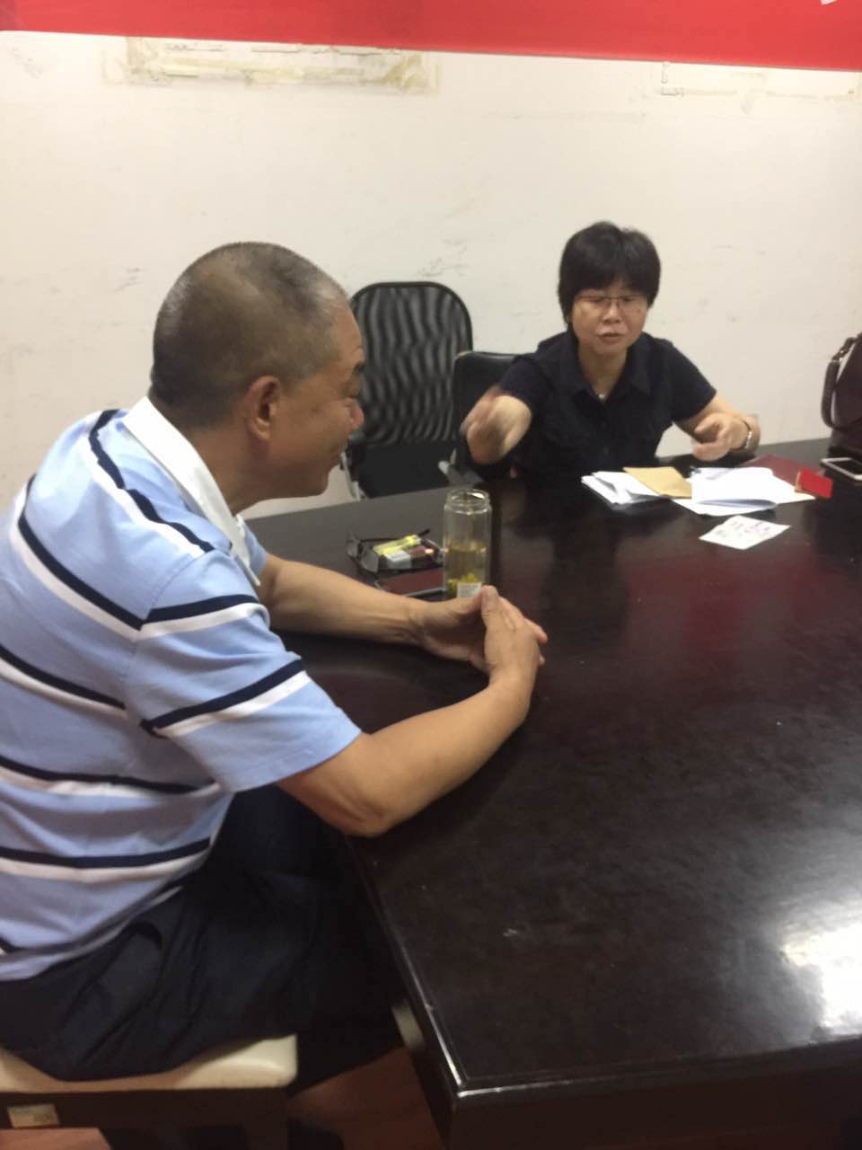 夸夸88858cc永利官网老村长 爱岗敬业的老党员