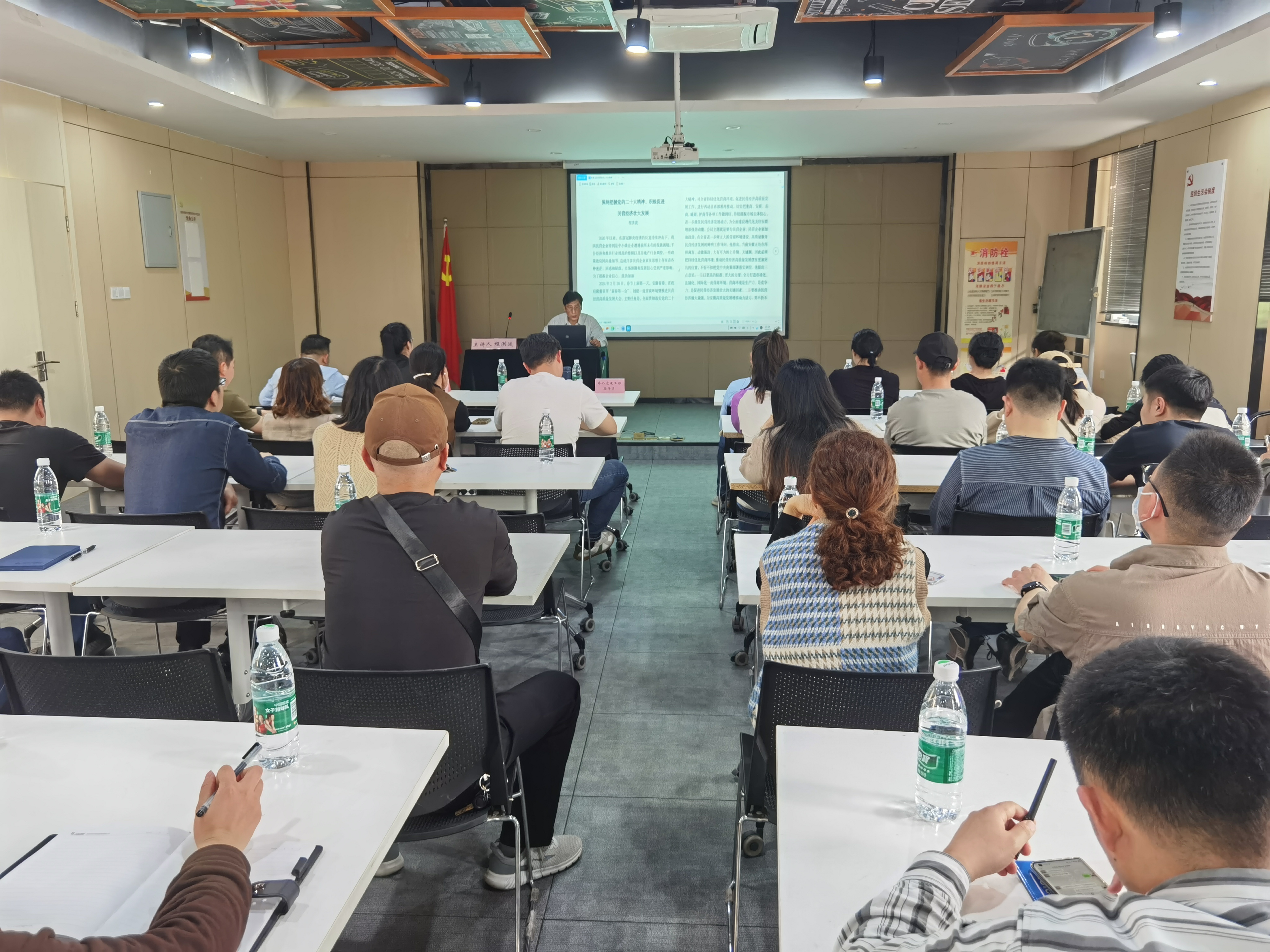 海棠街道第五批非公党建事情指导员联席聚会在庐阳88858cc永利官网文创园顺遂召开