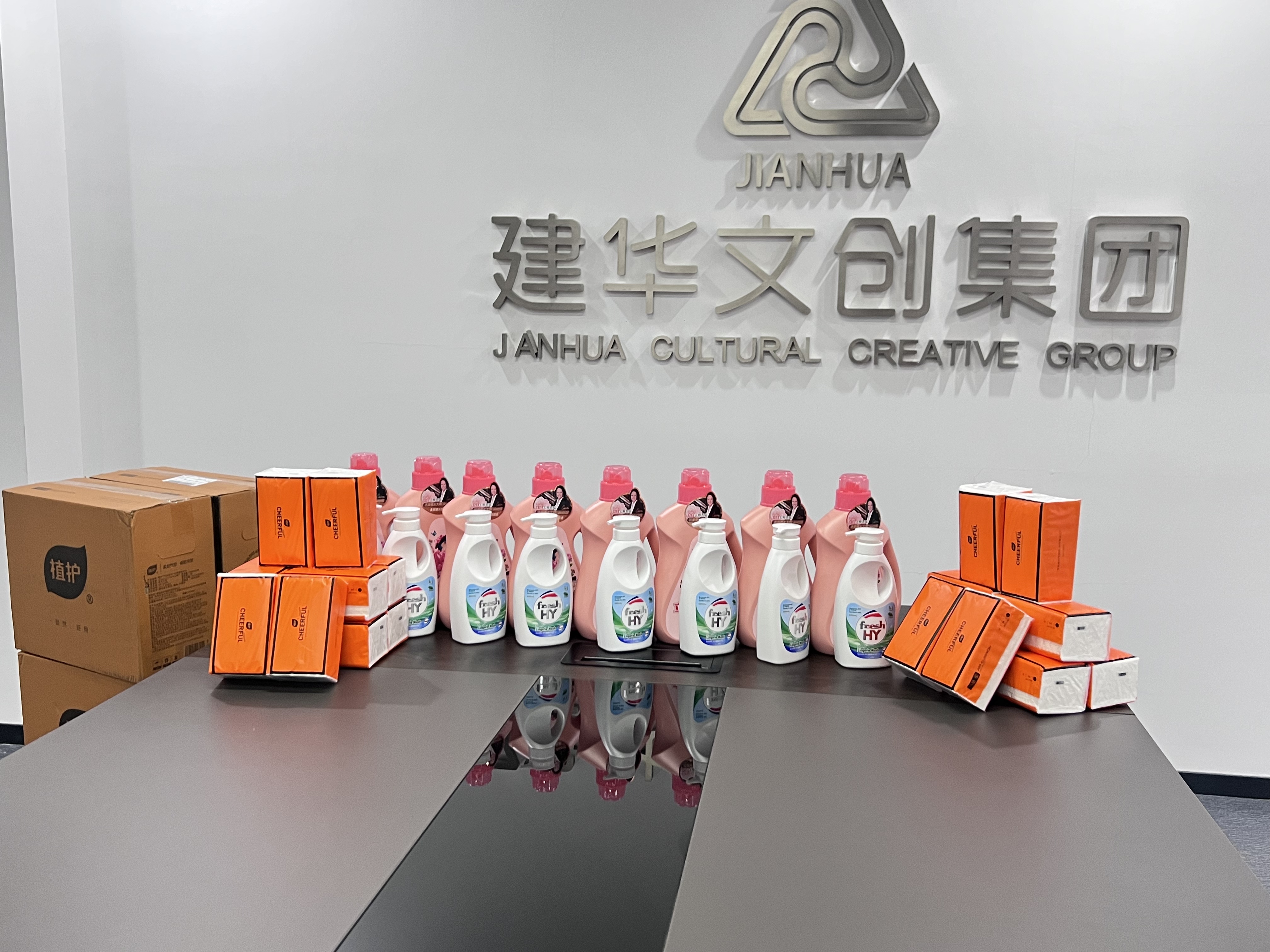 爱在春天，情暖三八——88858cc永利官网文创集团工会为女职工发放暖心福利