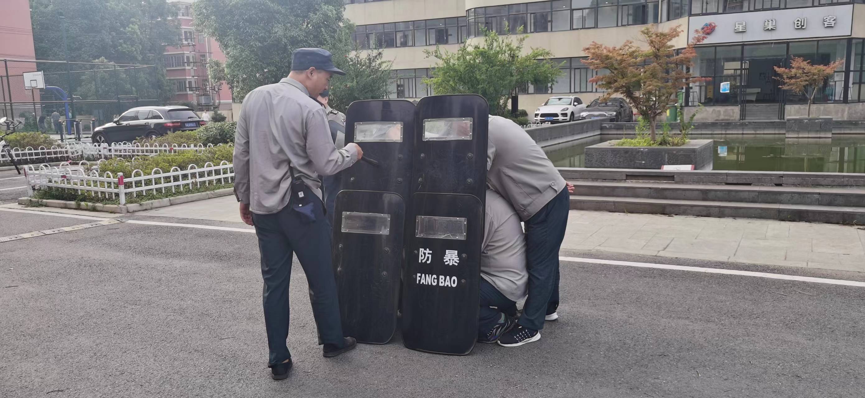 庐阳88858cc永利官网文创园开展反恐防暴演习运动