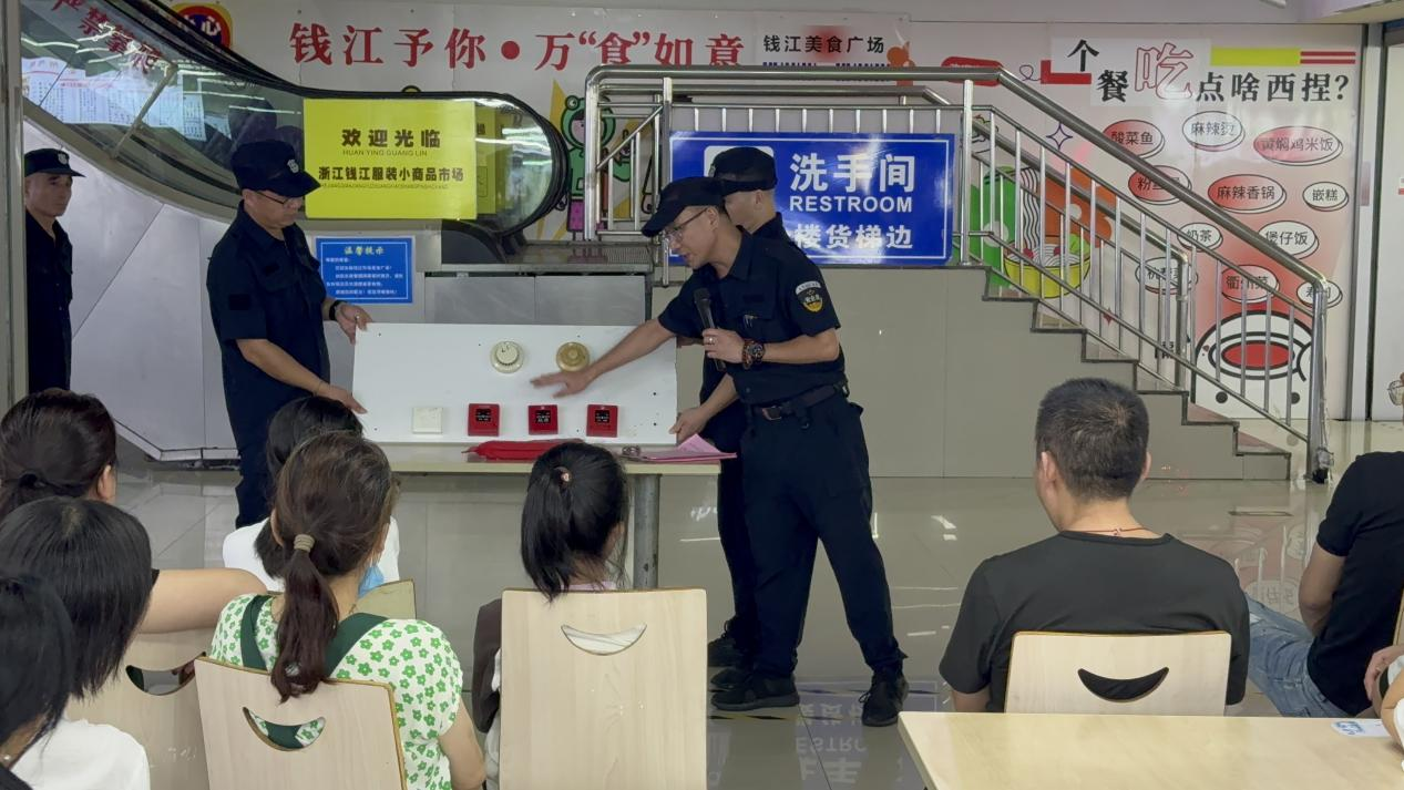 守护“烟火气”！——钱江商城开展美食广场商户消防清静知识培训