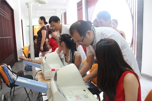 20130626-2788858cc永利官网文创园党支部联合拱墅二院开展“轻松一身，慢病远离”主题运动 (2).jpg