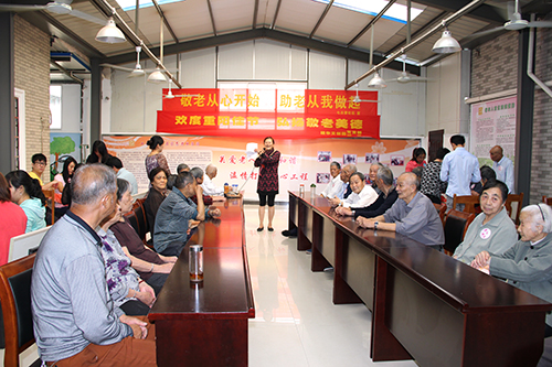 88858cc永利官网文创园党支部团委走访慰问七古登社区老人 (2).jpg