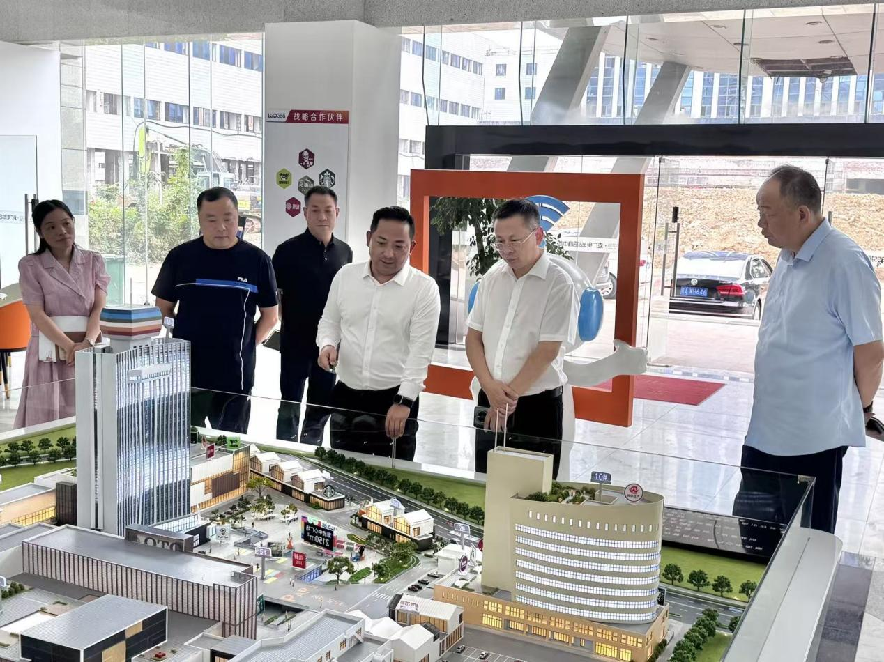 合肥市包河戋戋委副书记刘登银调研安徽老广电355潮流创意社区