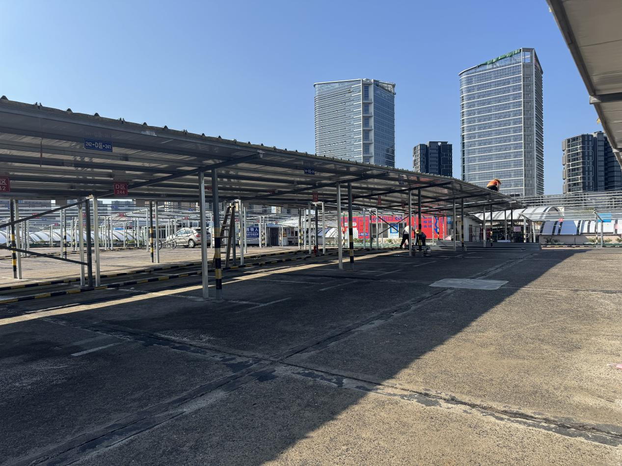 钱江商城车棚 “焕新” 从遮阳网到岩棉瓦楞板的定心之变